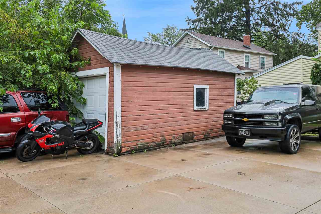323 N Lucas Street Iowa City IA 52245