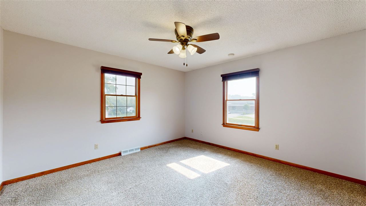 825 Emerald Street Iowa City IA 52246