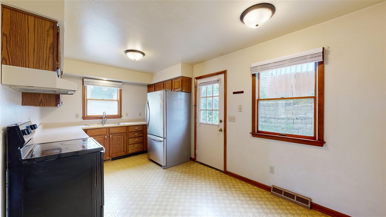 825 Emerald Street Iowa City IA 52246
