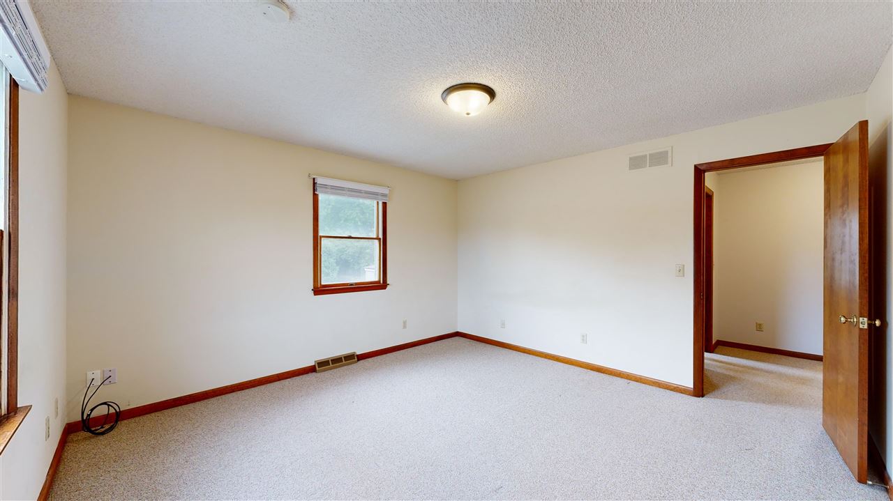825 Emerald Street Iowa City IA 52246