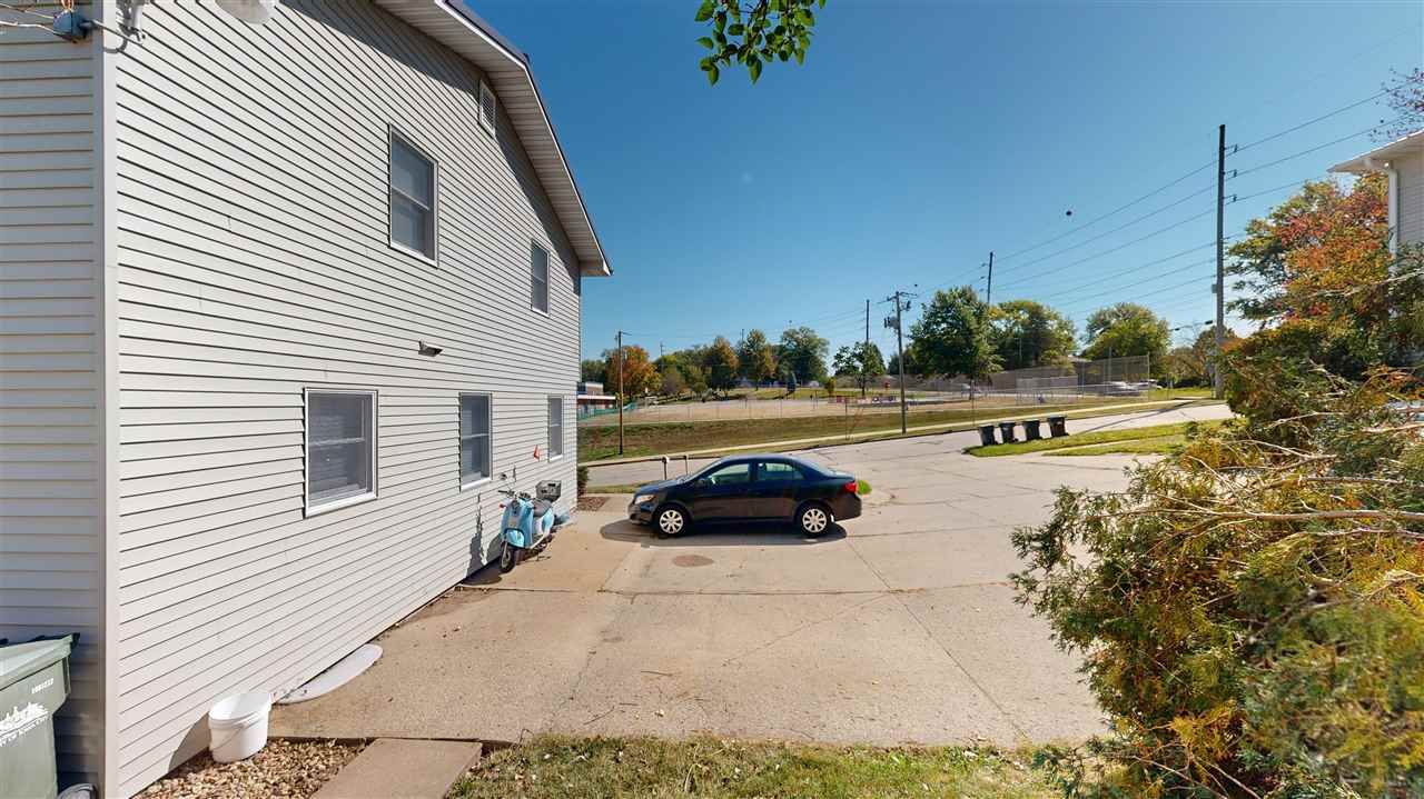 825 Emerald Street Iowa City IA 52246