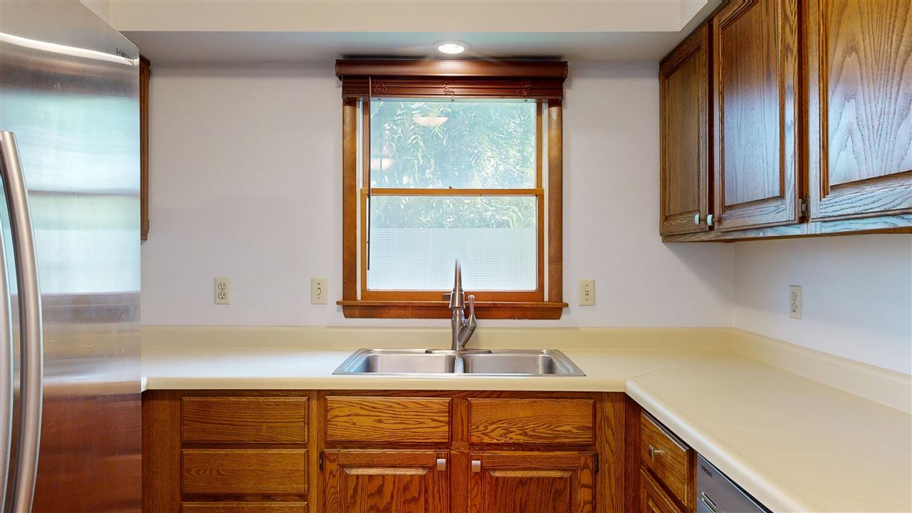 825 Emerald Street Iowa City IA 52246