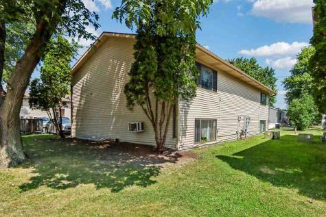 66 Northwood Drive Hiawatha IA 52233
