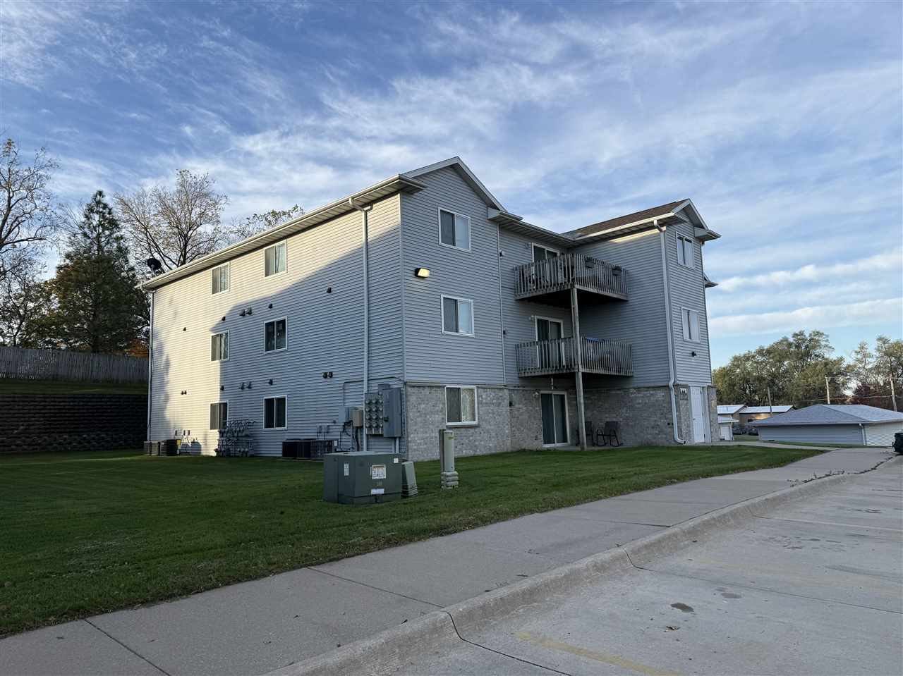 521-577 N 4th Street West Branch IA 52358