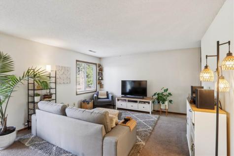 403 Westwinds Dr # 461 Iowa City IA 52246