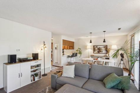 403 Westwinds Dr # 461 Iowa City IA 52246