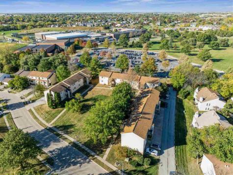403 Westwinds Dr # 461 Iowa City IA 52246
