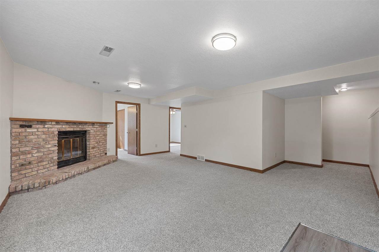 8 Wrexham Drive Iowa City IA 52246