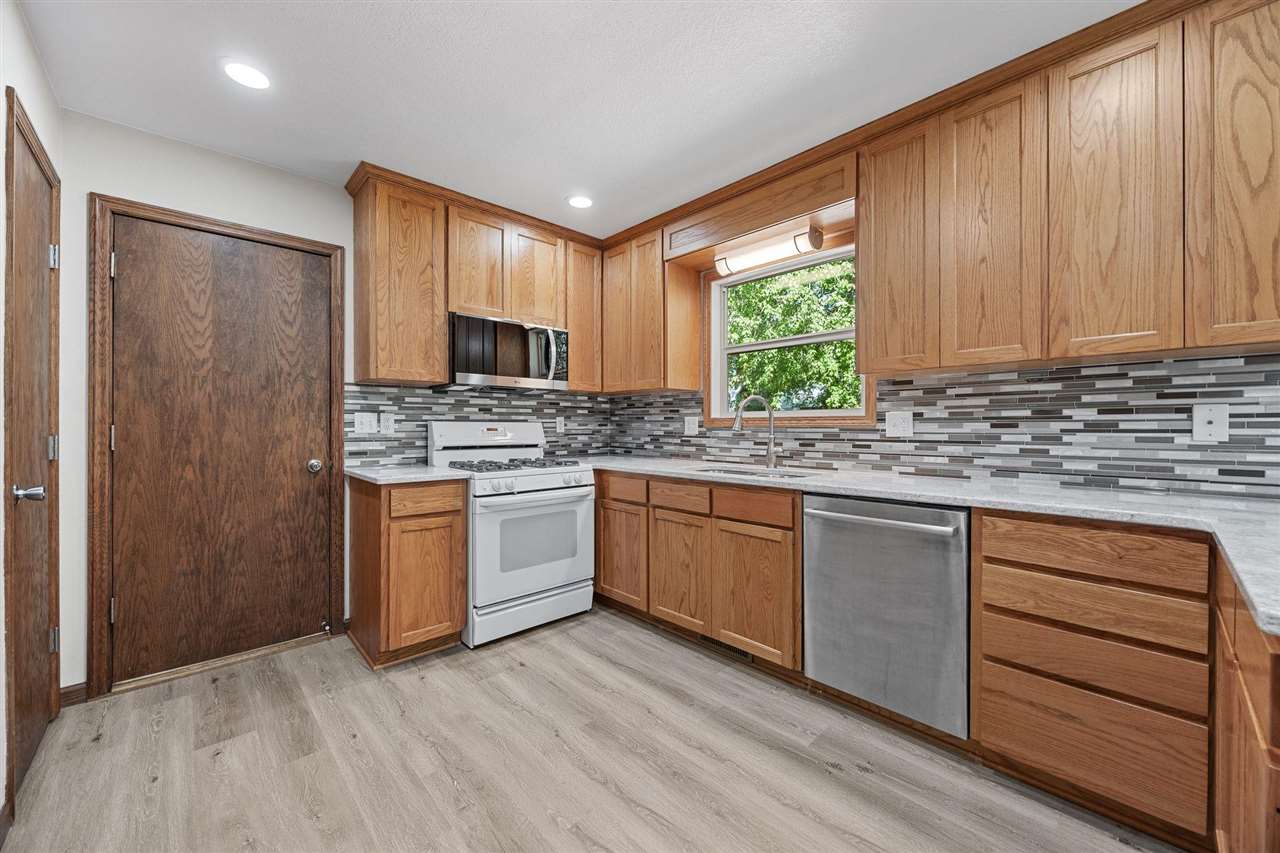 8 Wrexham Drive Iowa City IA 52246