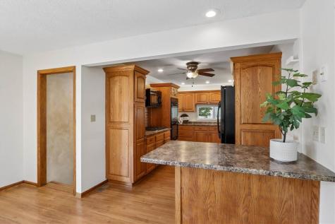 405 6th Street Victor IA 52347