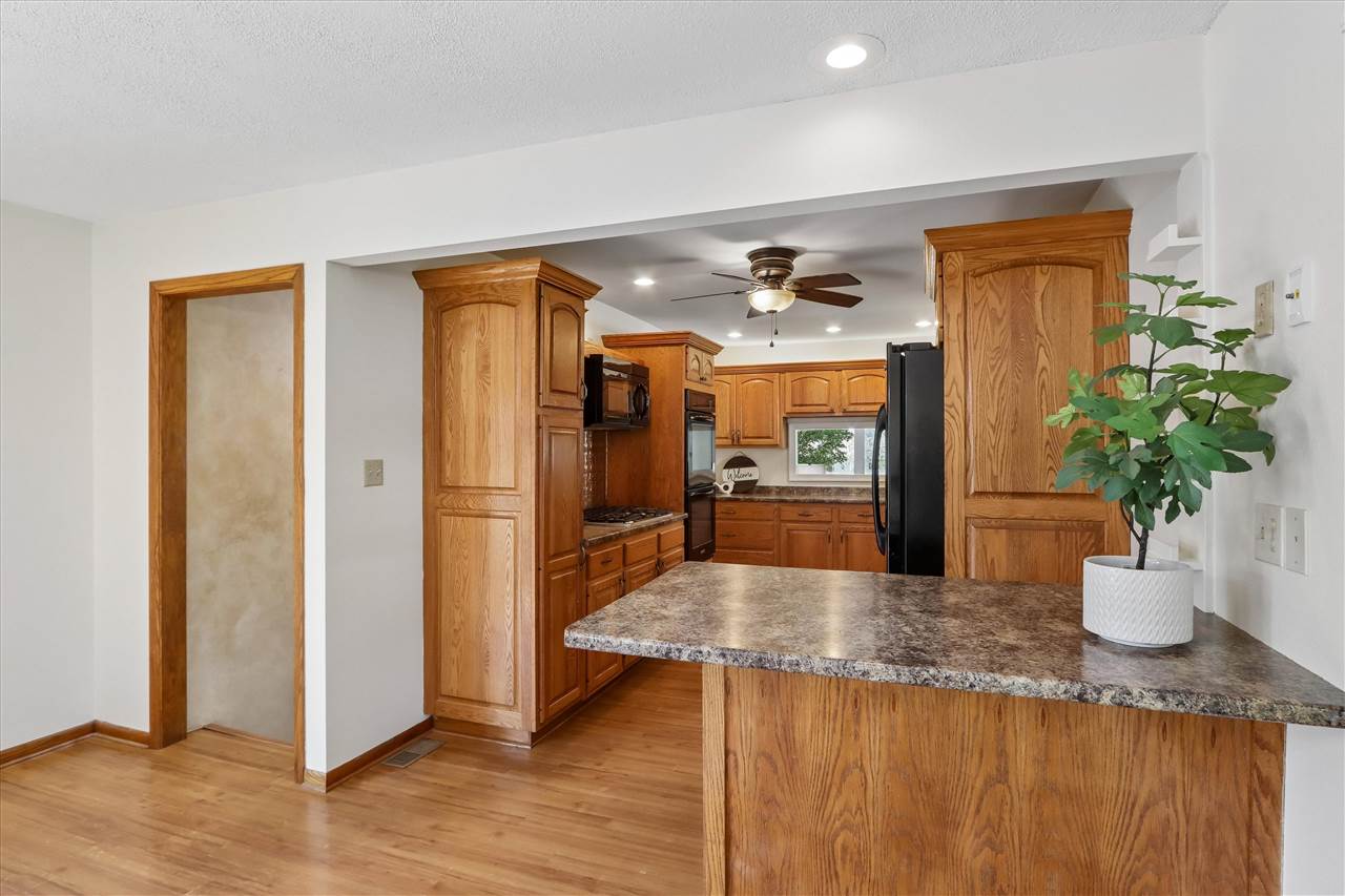 405 6th Street Victor IA 52347