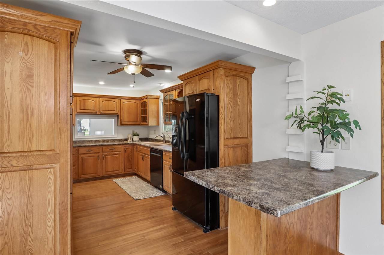 405 6th Street Victor IA 52347