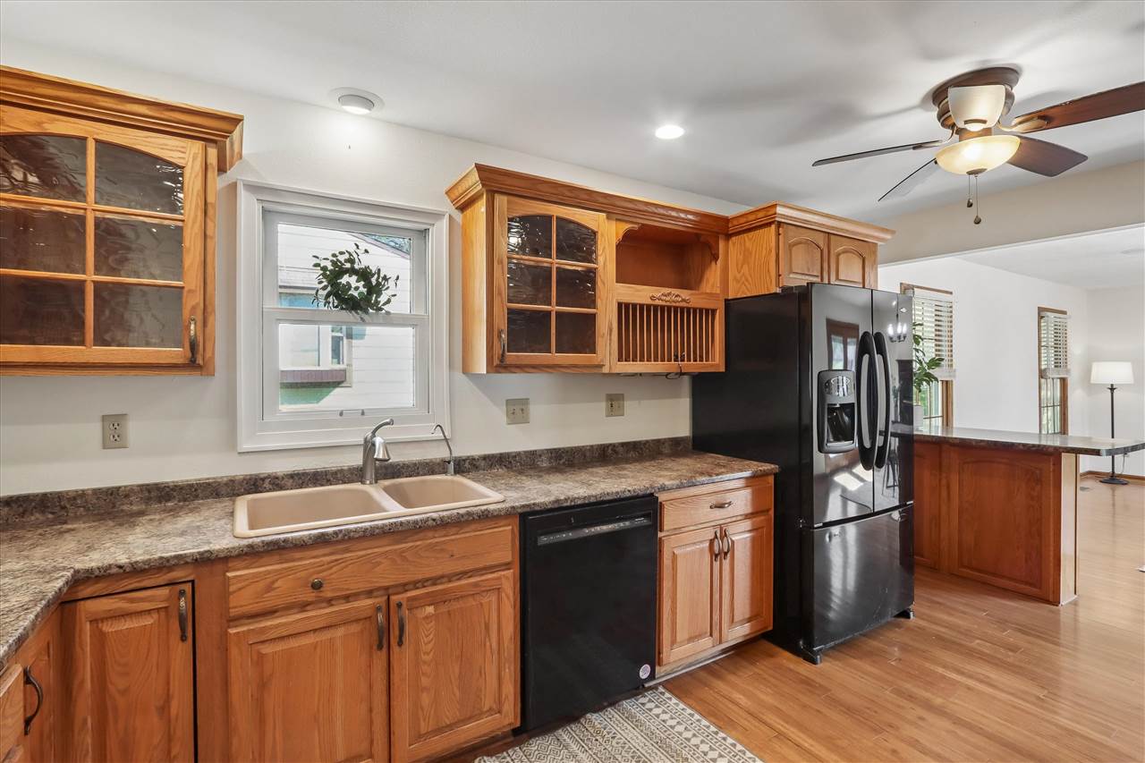 405 6th Street Victor IA 52347