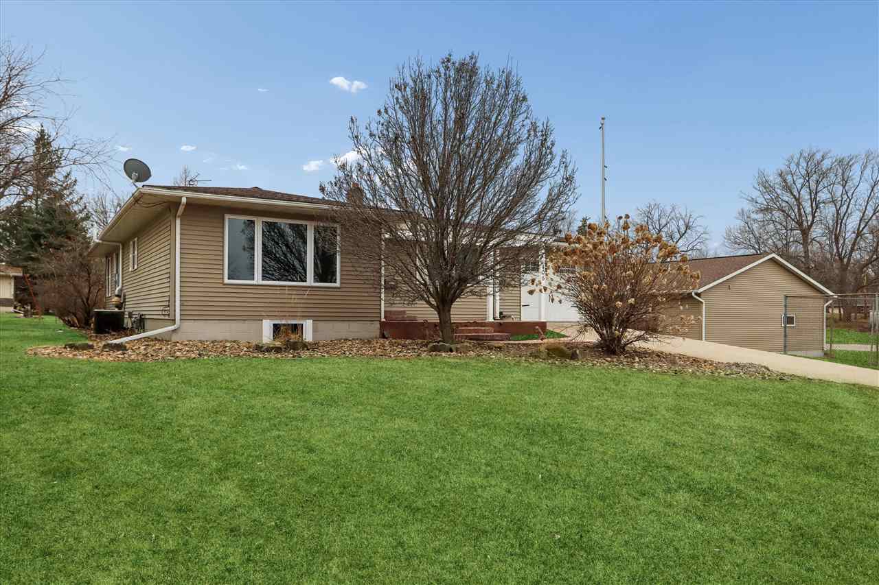 405 6th Street Victor IA 52347
