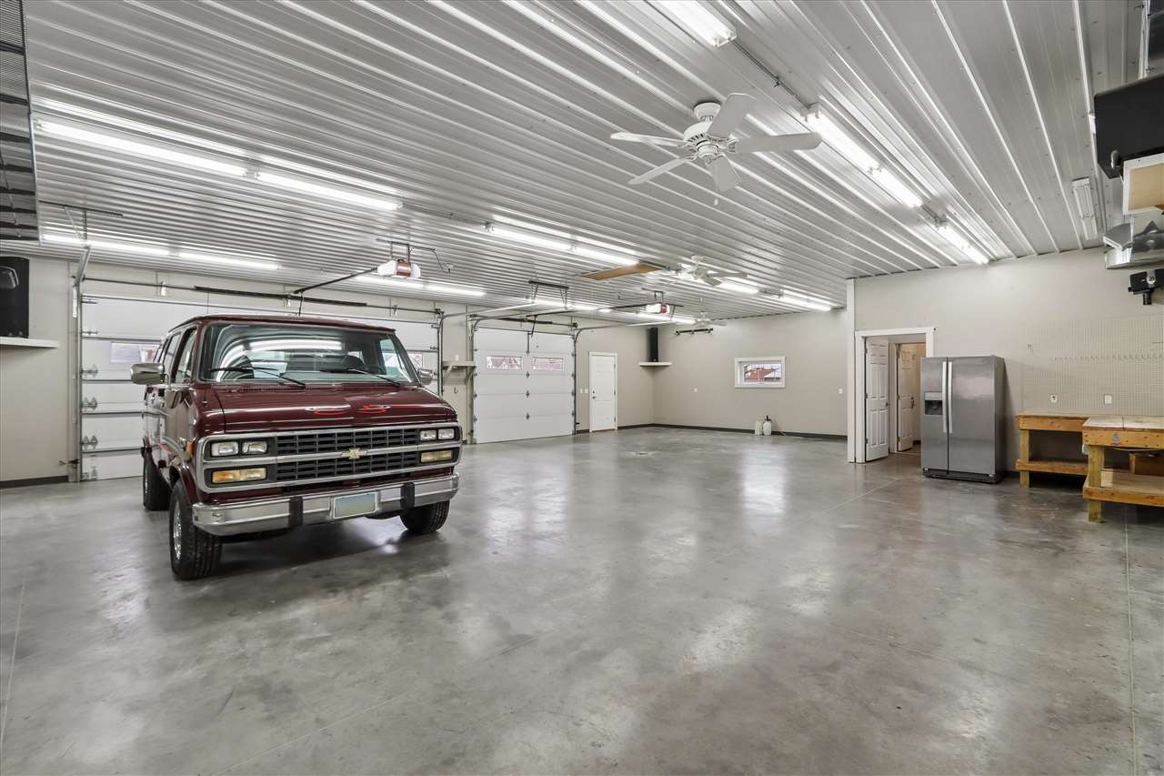 405 6th Street Victor IA 52347