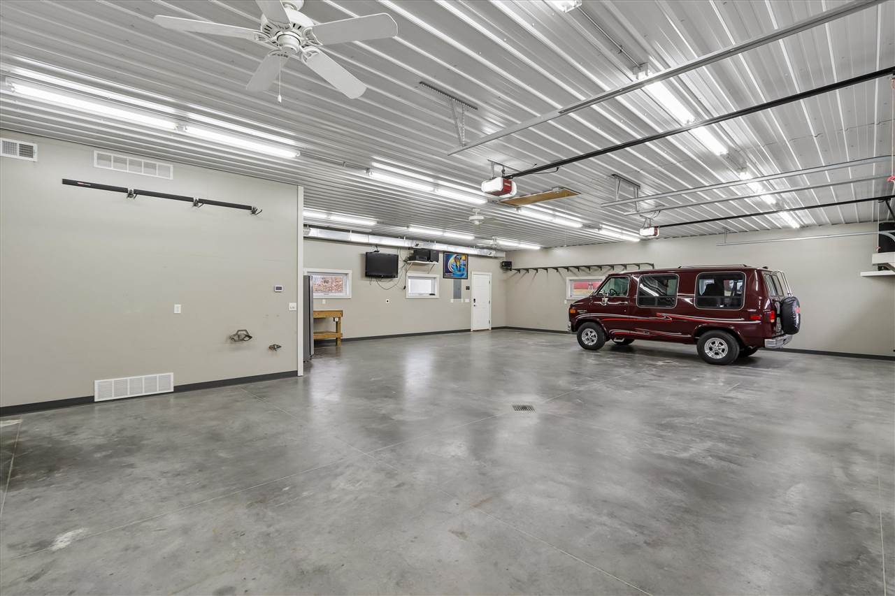 405 6th Street Victor IA 52347