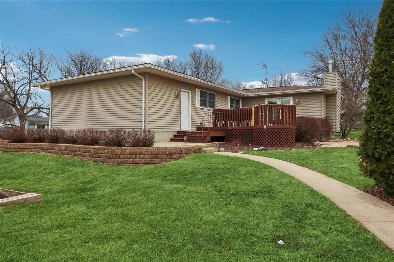 405 6th Street Victor IA 52347