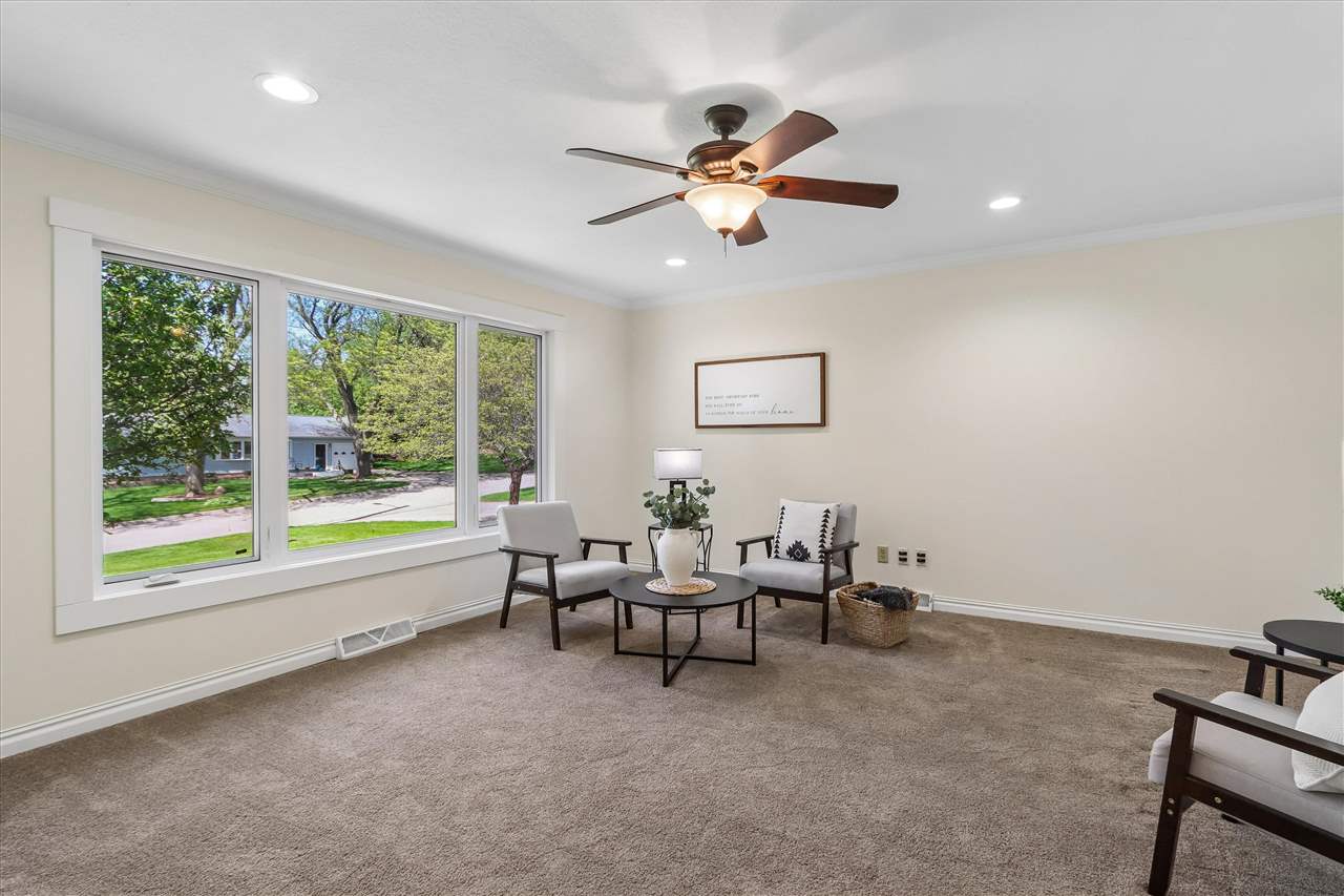 405 6th Street Victor IA 52347