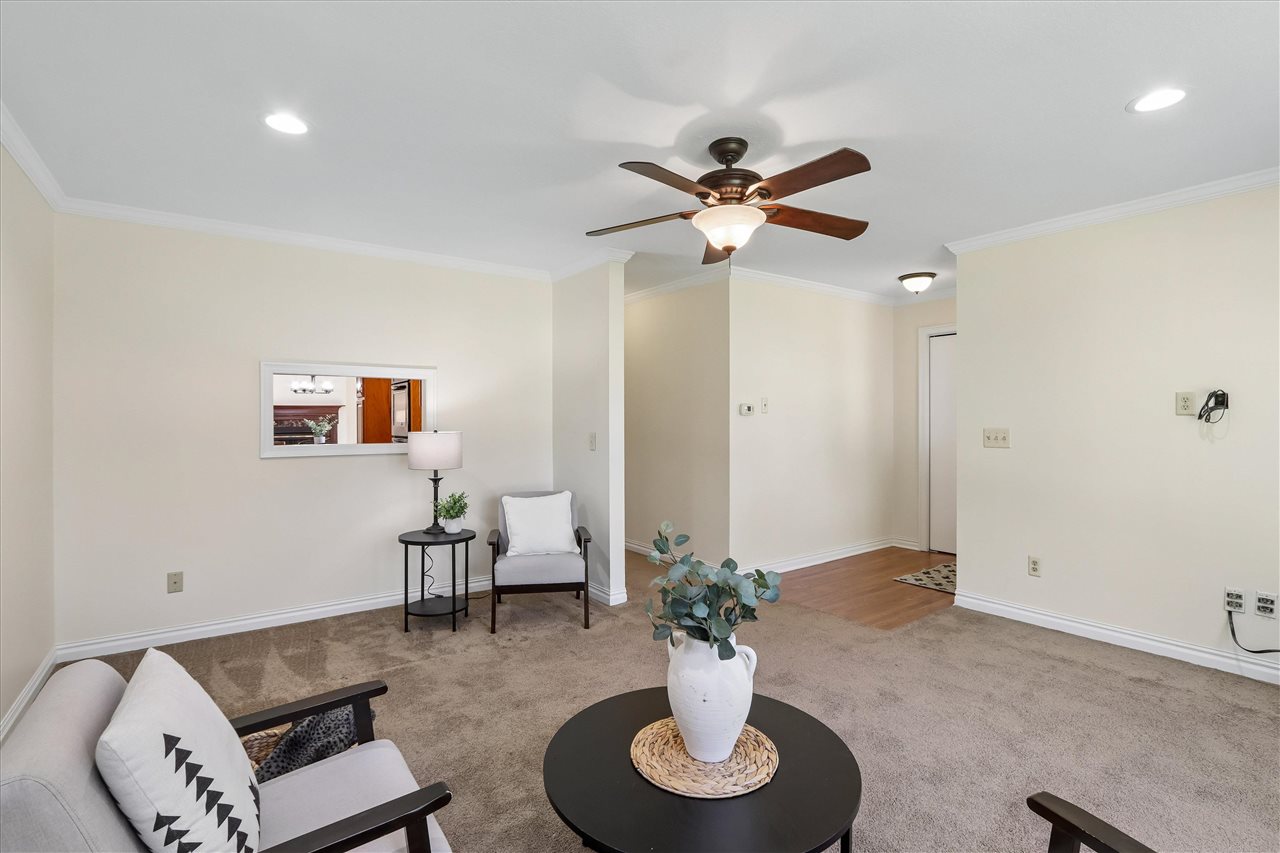 405 6th Street Victor IA 52347