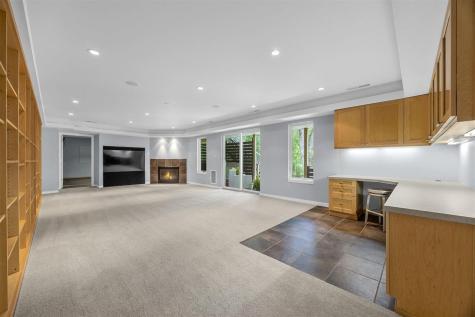 680 Highland Park Avenue Coralville IA 52241