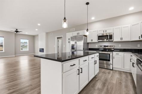 428 Galileo Drive Riverside IA 52327