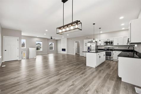 428 Galileo Drive Riverside IA 52327