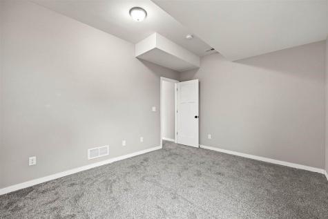 428 Galileo Drive Riverside IA 52327