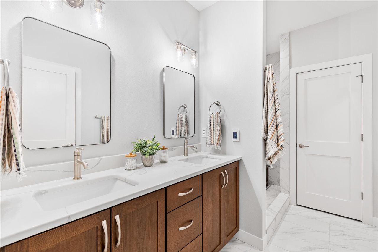 5521 Seminole Valley Trail Cedar Rapids IA 52411
