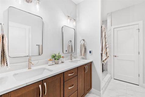 5521 Seminole Valley Trail Cedar Rapids IA 52411