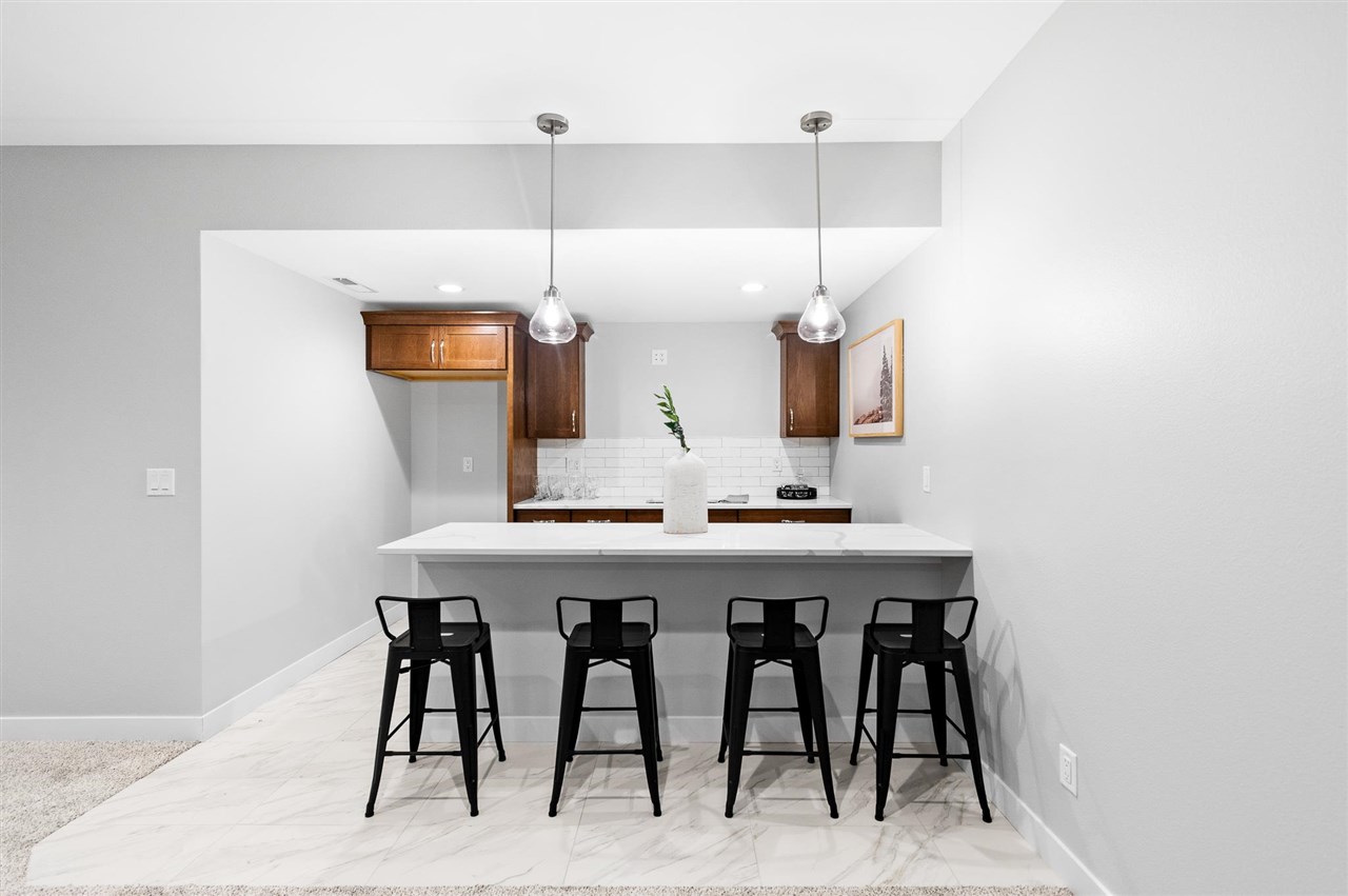 5521 Seminole Valley Trail Cedar Rapids IA 52411