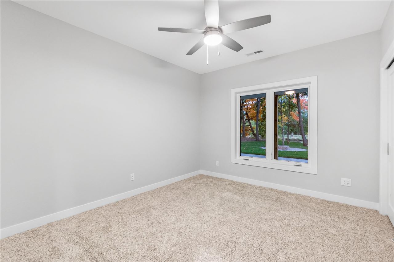 5521 Seminole Valley Trail Cedar Rapids IA 52411