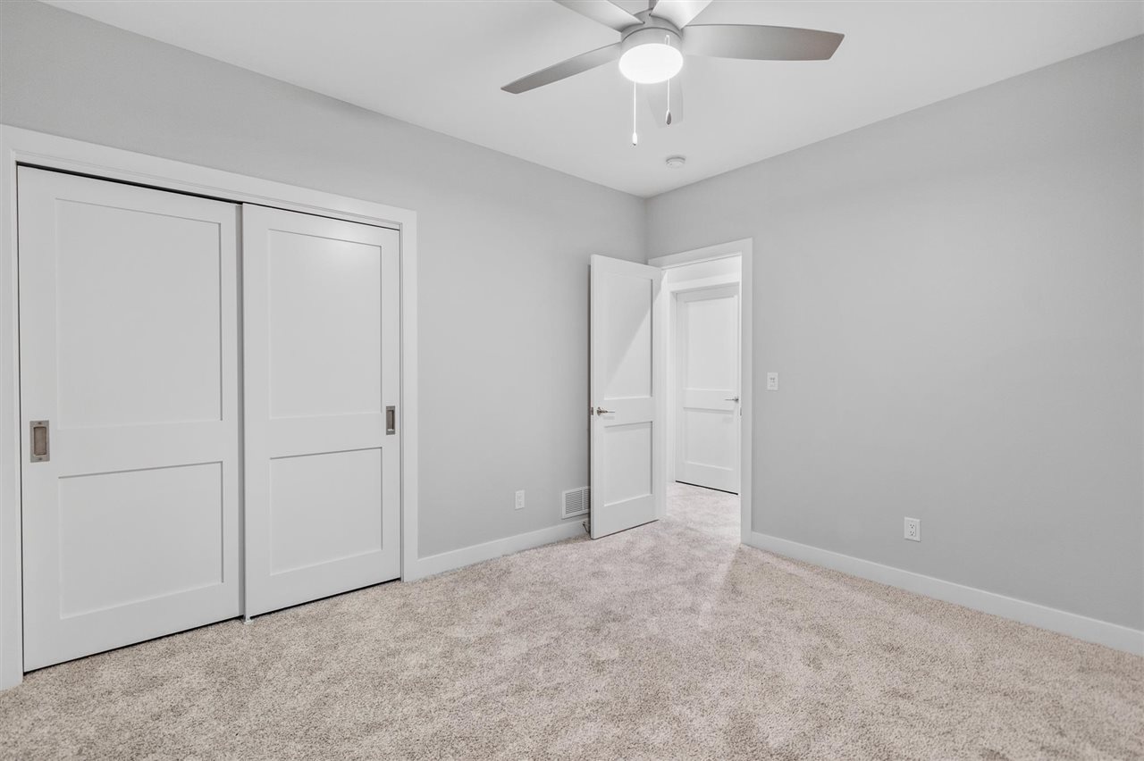 5521 Seminole Valley Trail Cedar Rapids IA 52411