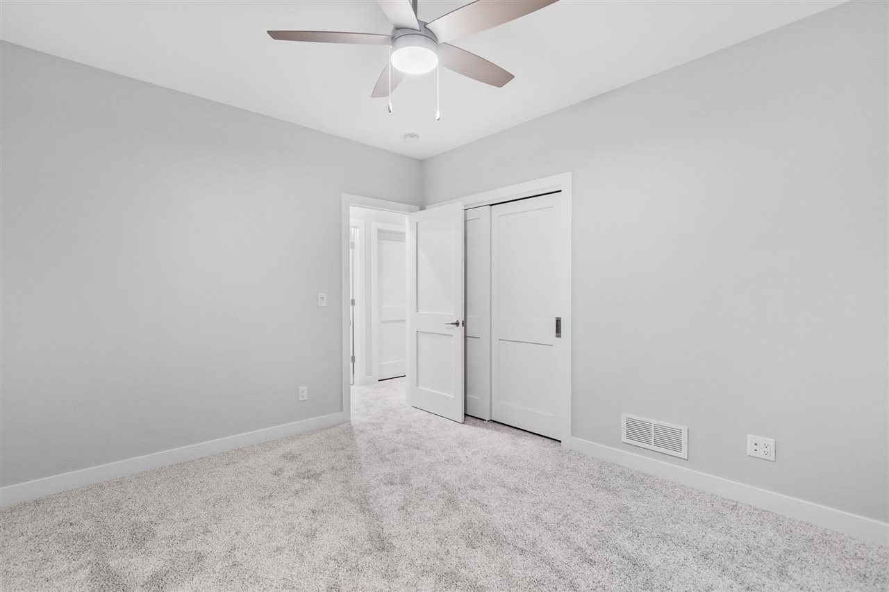5521 Seminole Valley Trail Cedar Rapids IA 52411