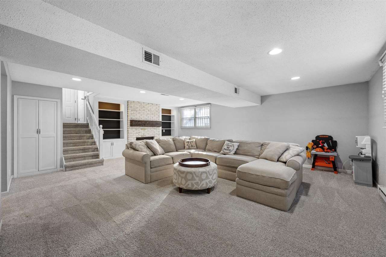 20 NW Clive Cedar Rapids IA 52405