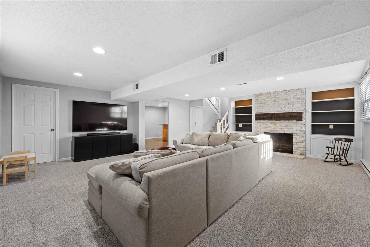 20 NW Clive Cedar Rapids IA 52405