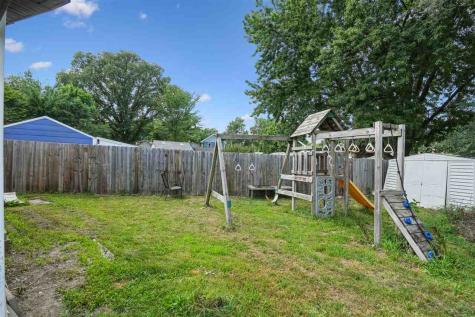 1119 E 10th Street Muscatine IA 52761