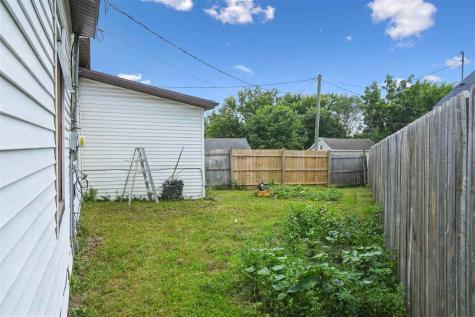 1119 E 10th Street Muscatine IA 52761