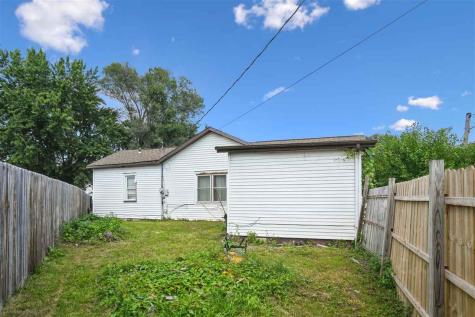 1119 E 10th Street Muscatine IA 52761