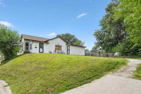 1119 E 10th Street Muscatine IA 52761
