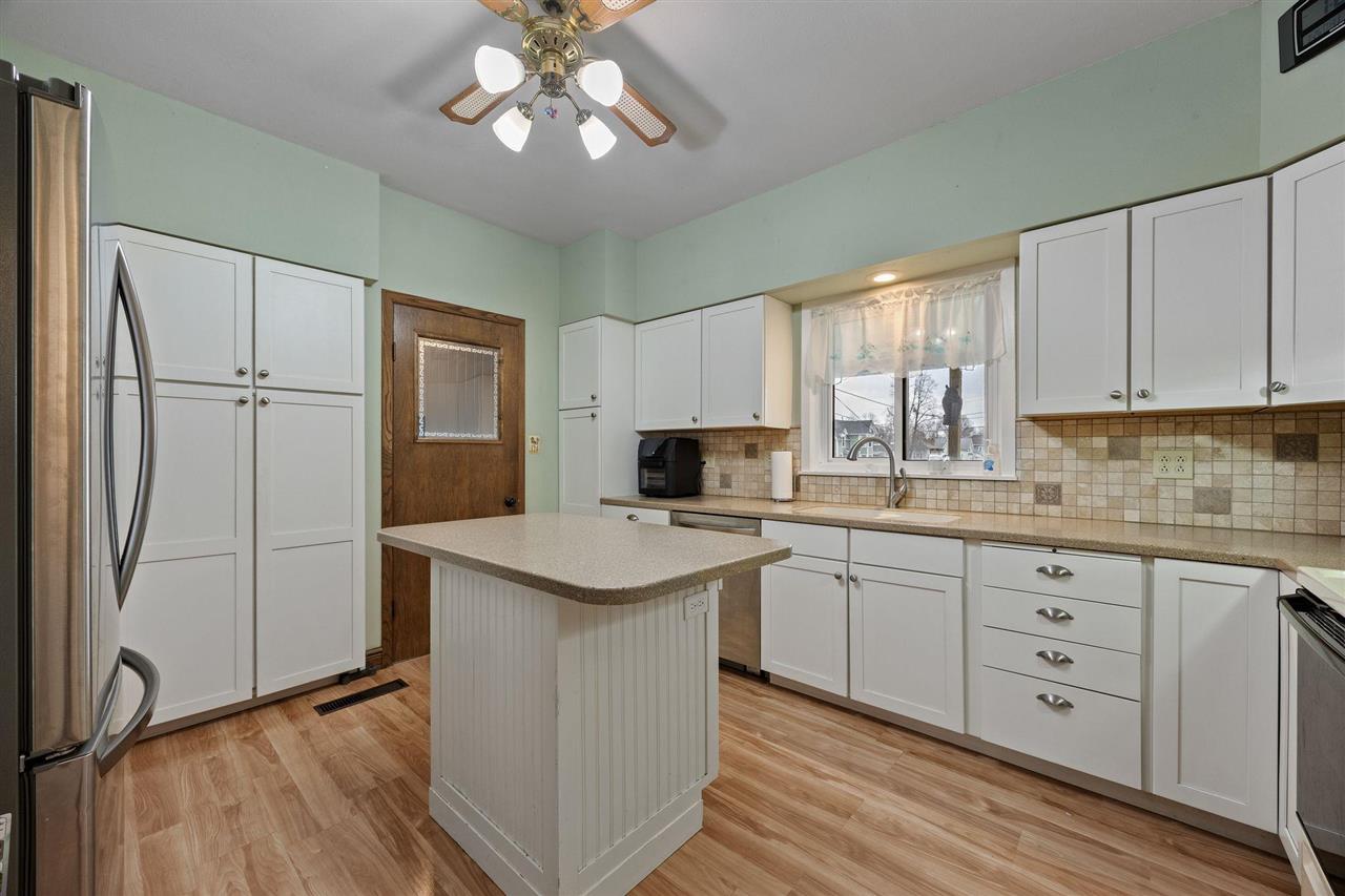 1707 8th Avenue Belle Plaine IA 52208