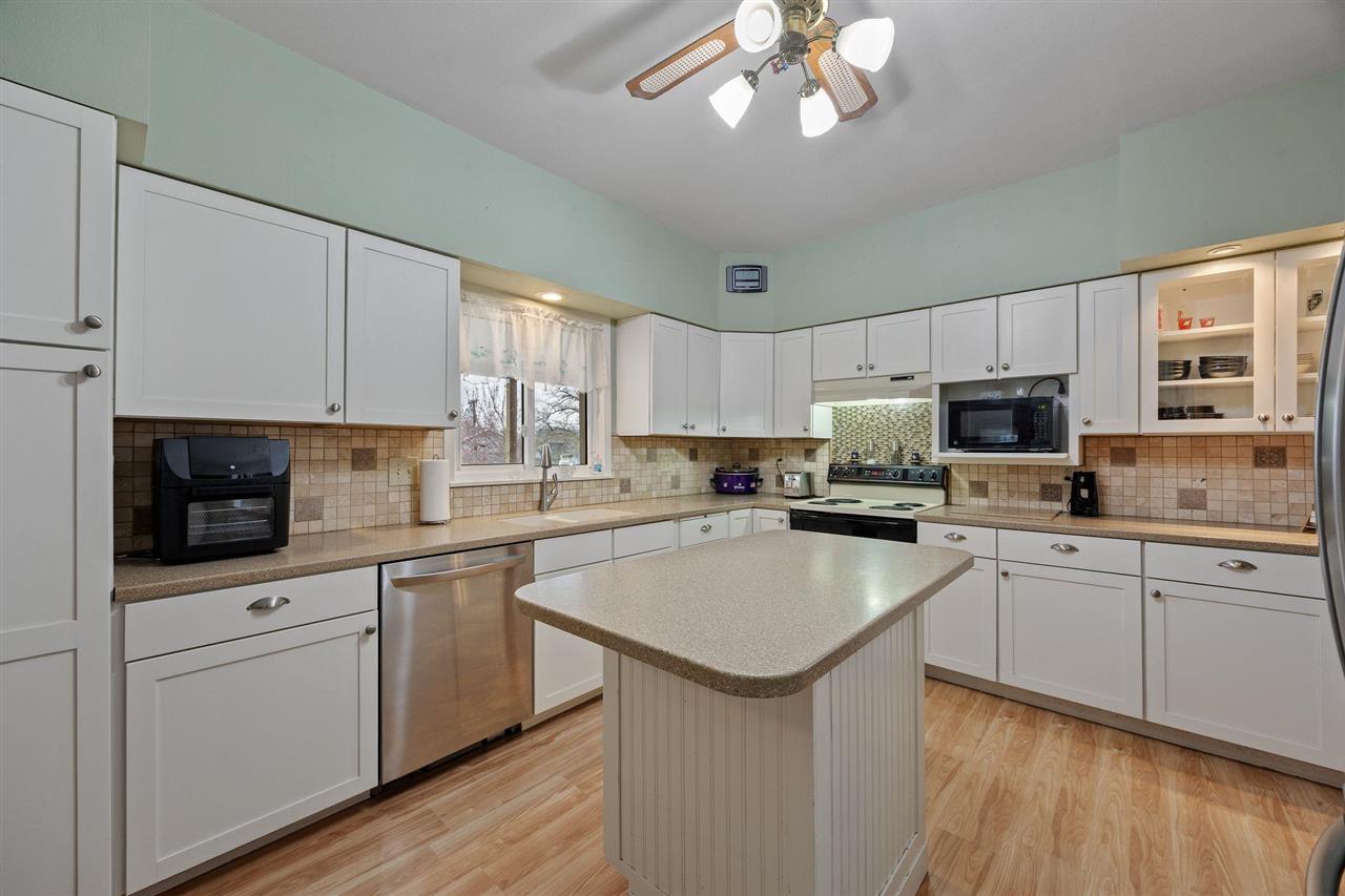 1707 8th Avenue Belle Plaine IA 52208