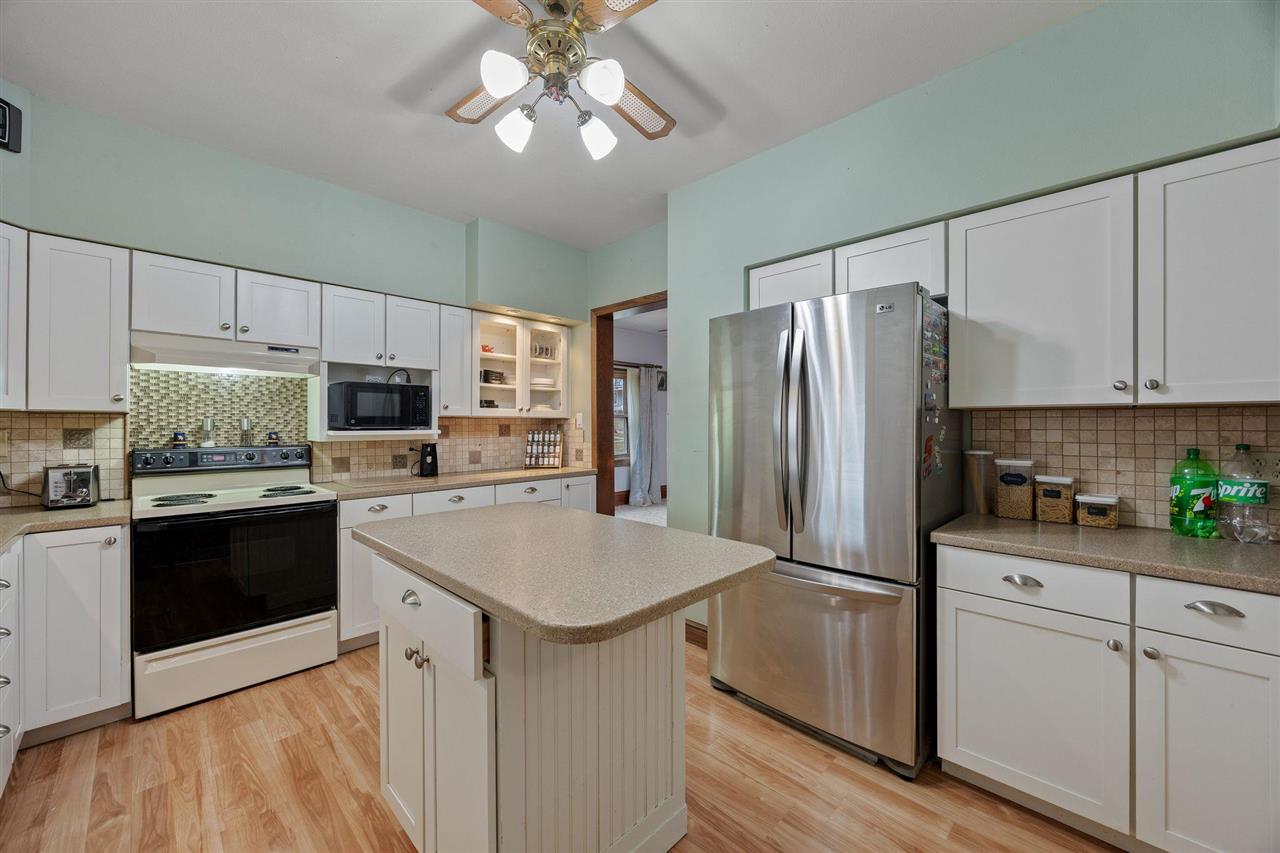 1707 8th Avenue Belle Plaine IA 52208