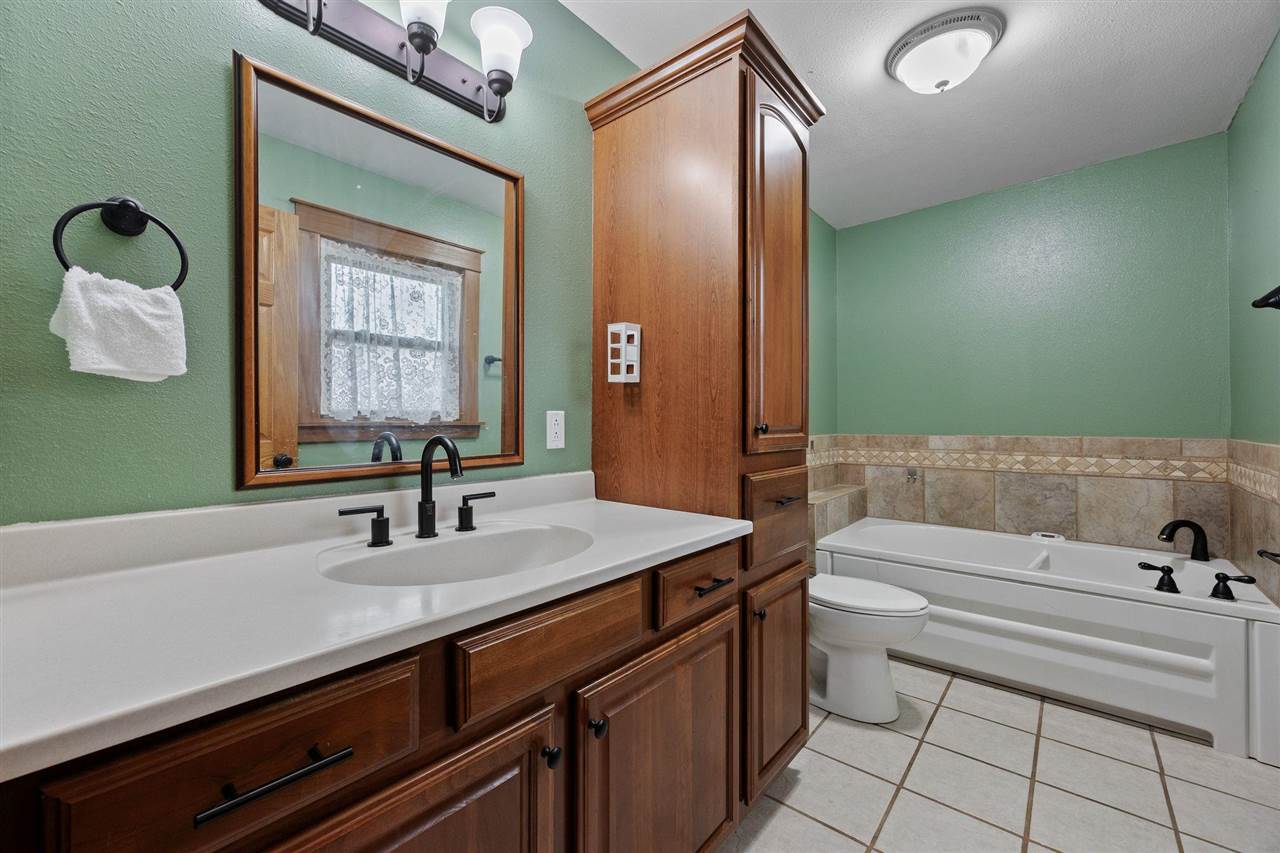 1707 8th Avenue Belle Plaine IA 52208