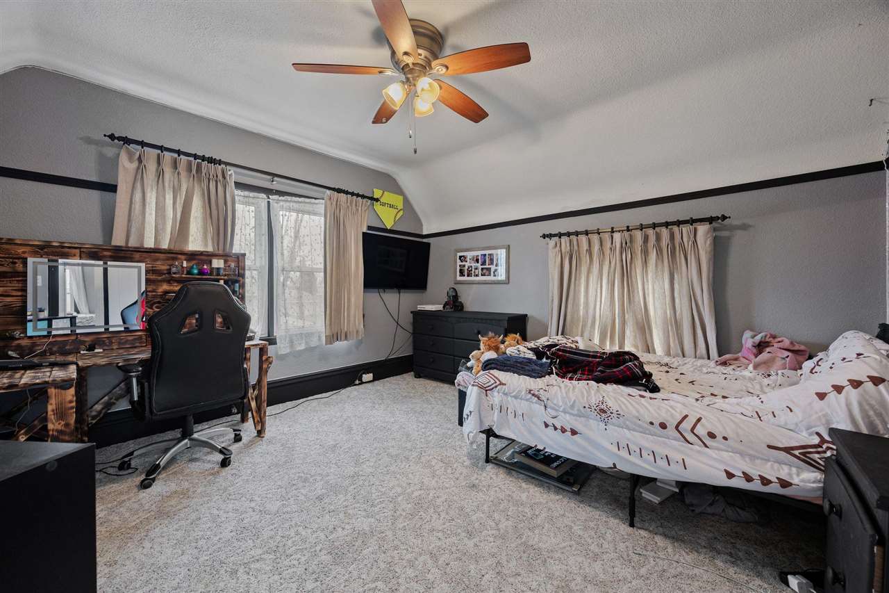 1707 8th Avenue Belle Plaine IA 52208