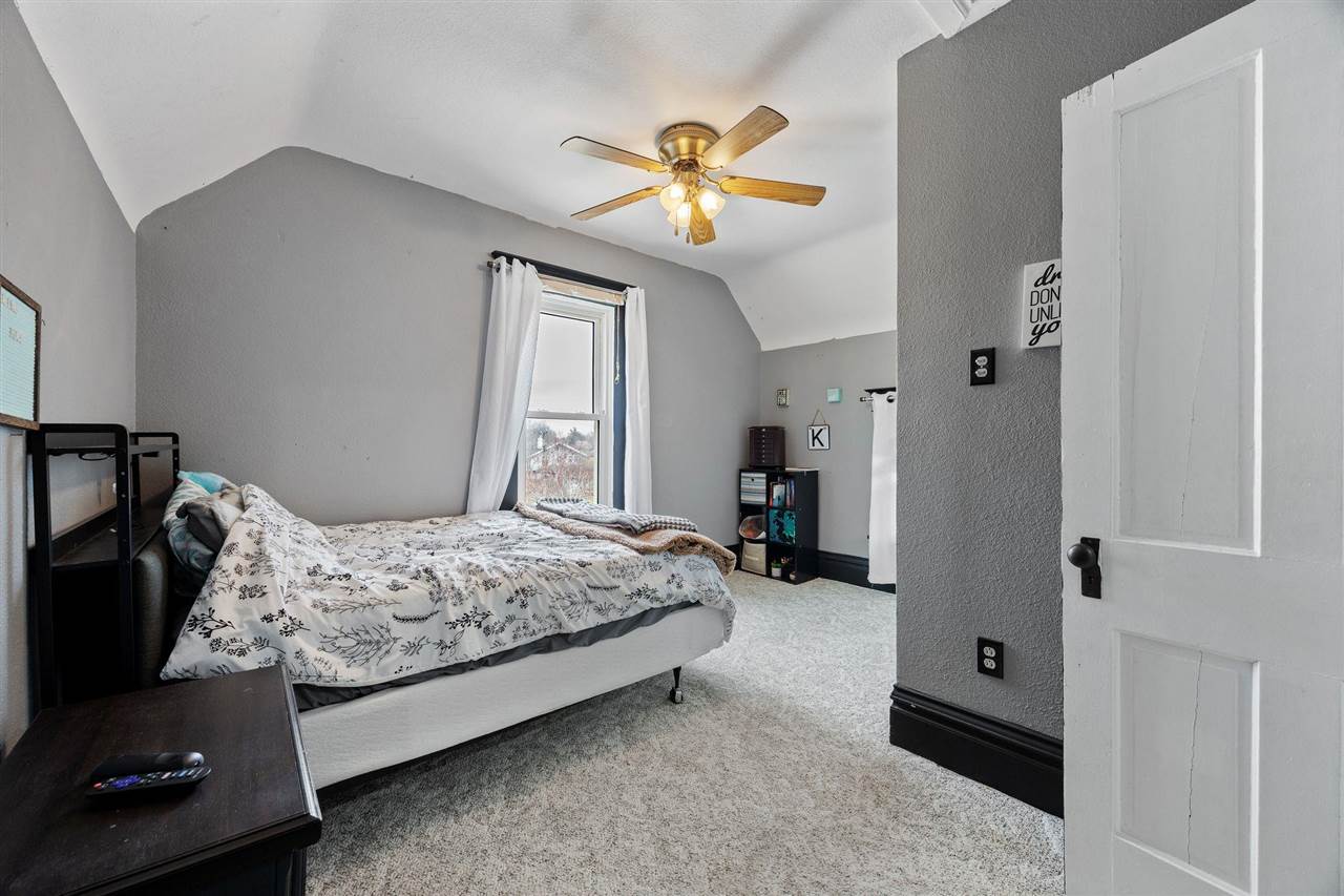 1707 8th Avenue Belle Plaine IA 52208