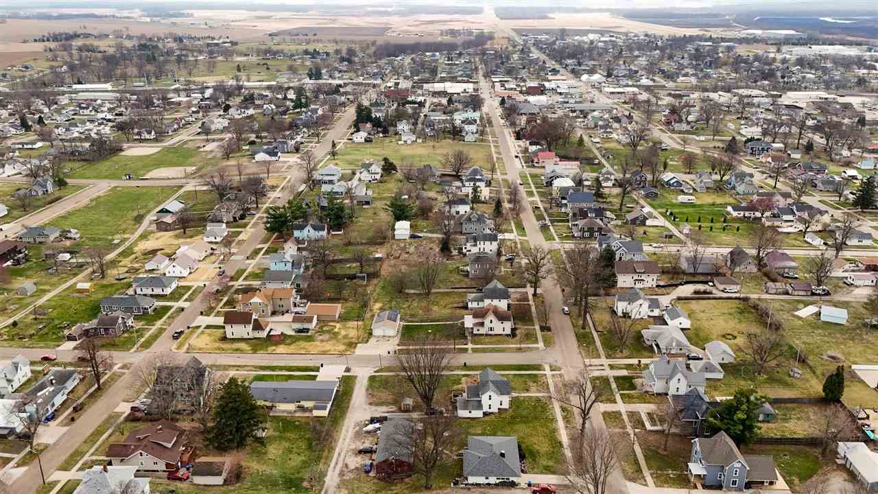 1707 8th Avenue Belle Plaine IA 52208