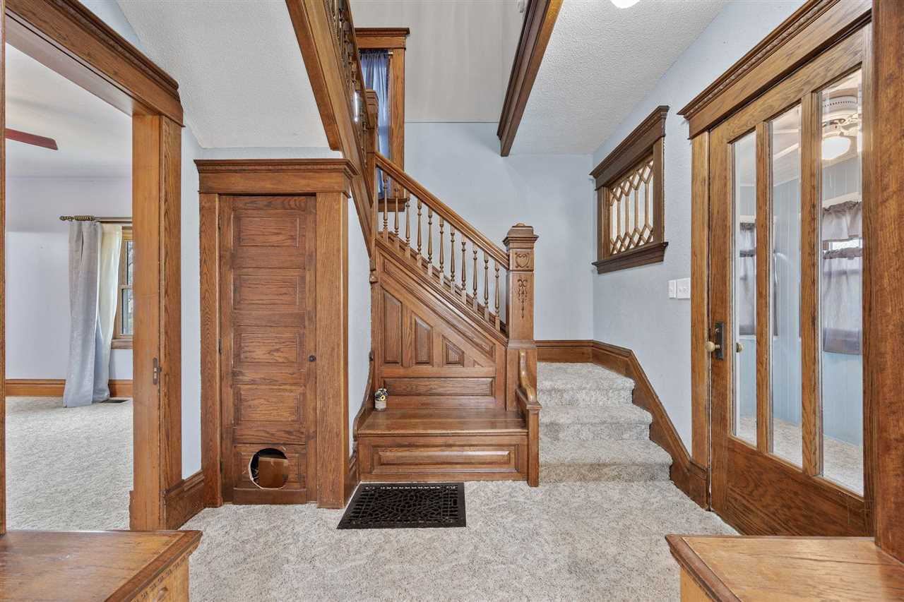 1707 8th Avenue Belle Plaine IA 52208