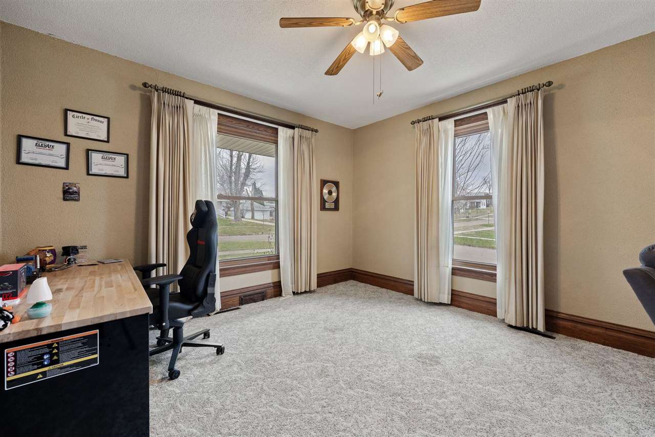 1707 8th Avenue Belle Plaine IA 52208