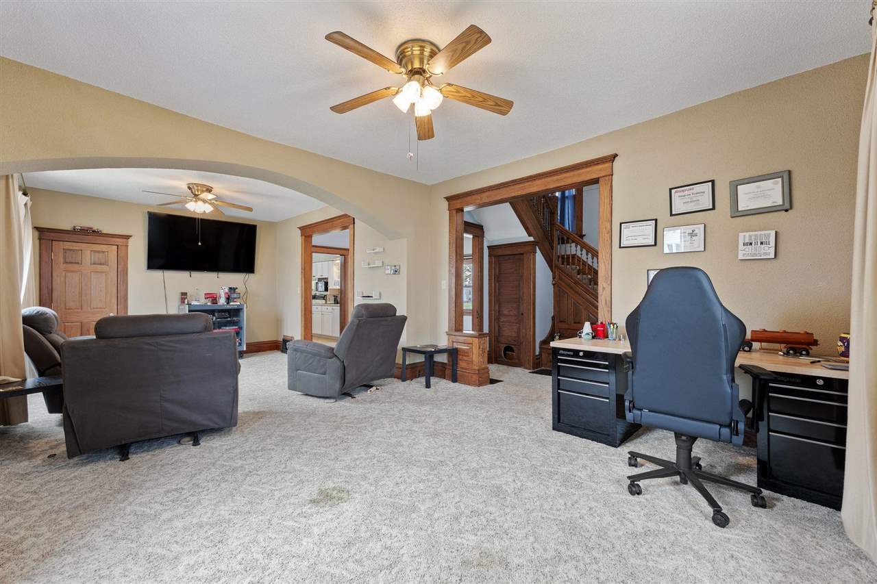 1707 8th Avenue Belle Plaine IA 52208