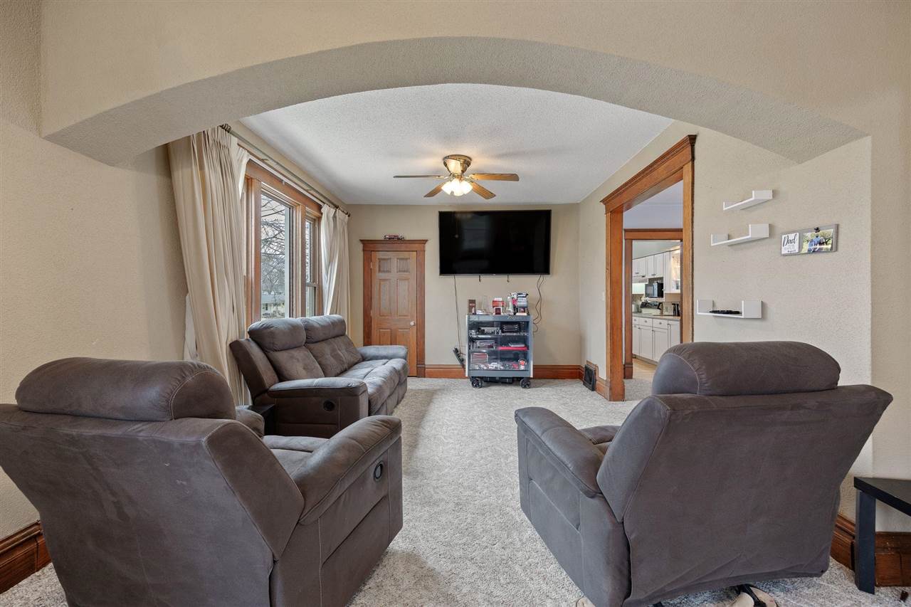 1707 8th Avenue Belle Plaine IA 52208